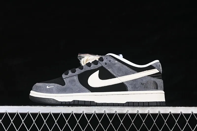 All Categories Nk SB Dunk Series Nk SB Dunk Low High-end Customized Low-top Sneakers Nike SB Dunk Low North Face Co-branded Gray Black Pig Eight Anniversary High-end Customized Low-top Casual Sneakers DN3168-006